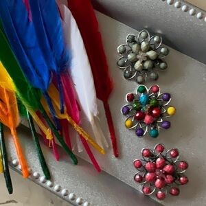 VINTAGE STONE & RHINESTONE FLOWER BROOCHES